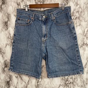 Vintage Levi’s Men's 550 Relaxed Fit Medium Wash Jean Denim Shorts
